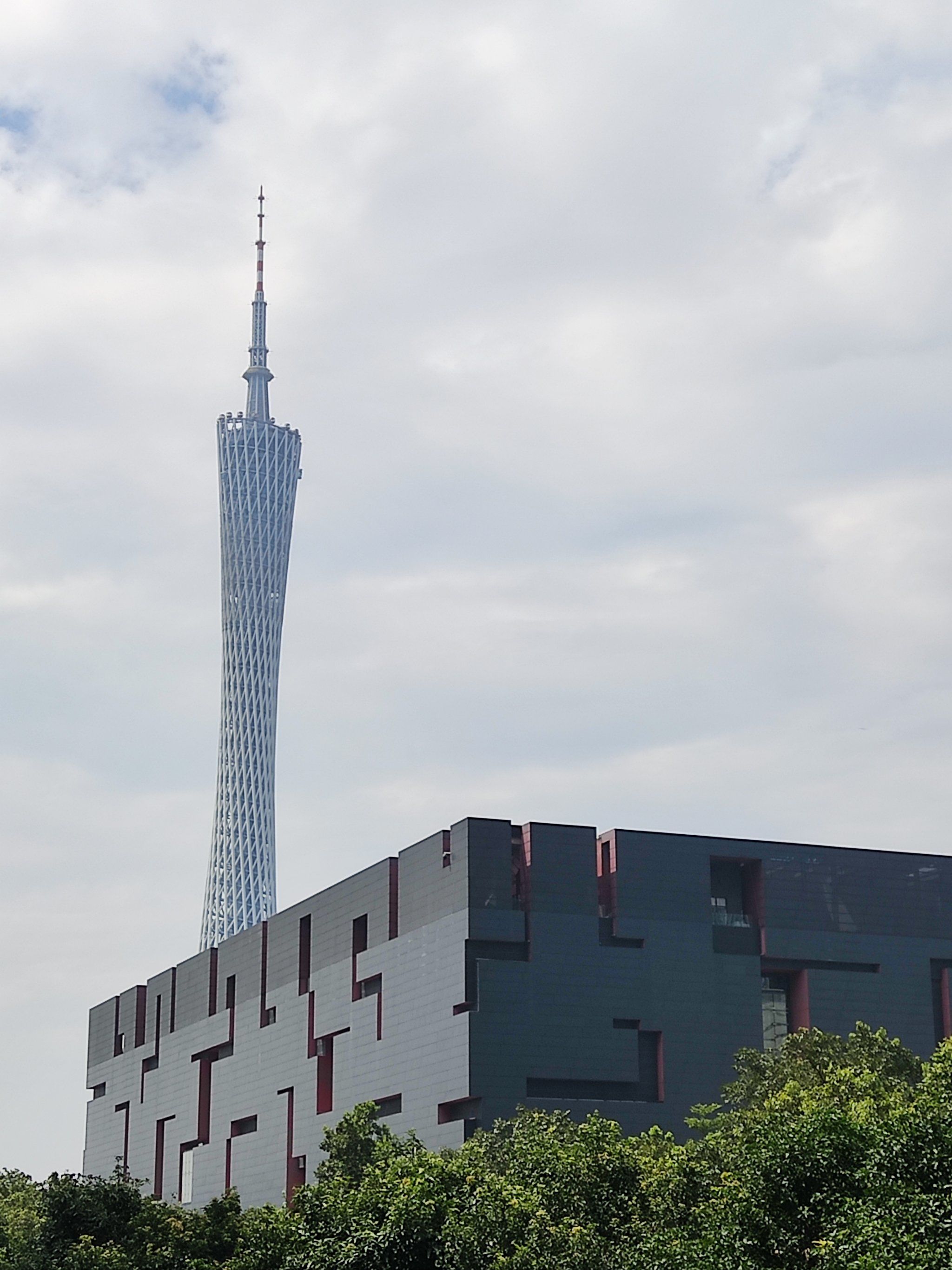 广东省博物馆客流大，这样的智能导览系统照样hold住