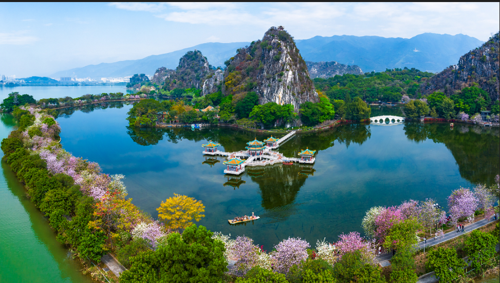 肇庆星湖景区智能导览升级：小泥人科技赋能智慧旅游新体验