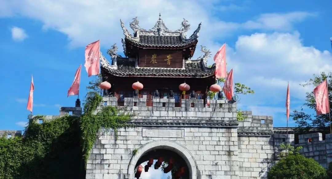 石城寻古 智游青岩｜小泥人打造贵州省青岩古镇景区智慧导览系统